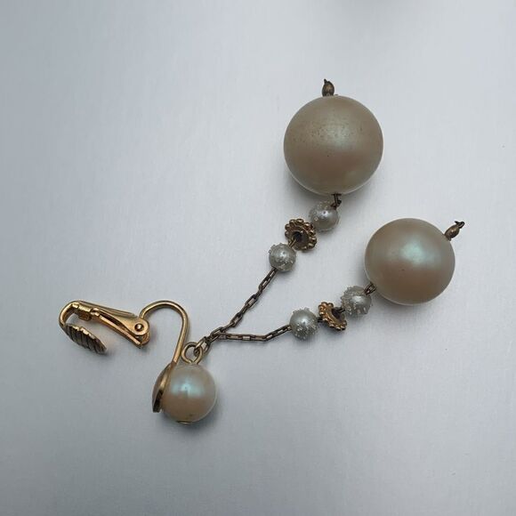 Beautiful Vintage Faux Pearl and Gold Multistrand Dangle earrings, Unmarked - Picture 4 of 4